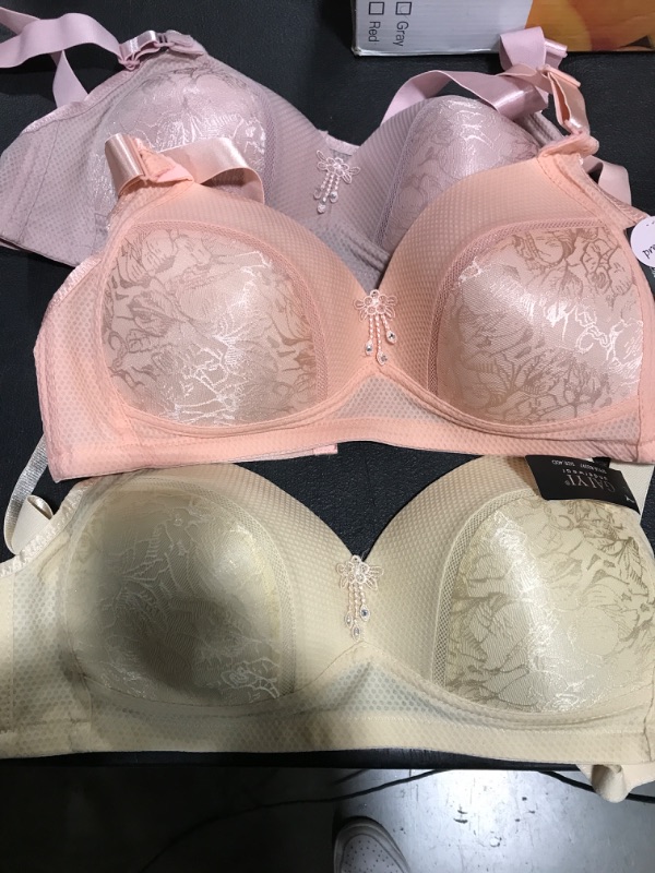 Photo 2 of 3 Pack Bras for Women All Day Comfort Bra, No Wire Jacquard and Mesh Light Padded Bra
40D
