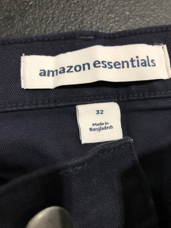 Photo 2 of AMAZON ESSENTIAL MEN'S SHORTS. NAVY BLUE. SIZE 32. PRIOR USE. 