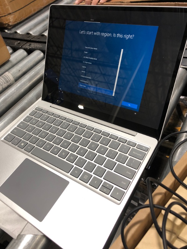 Photo 3 of Microsoft Surface Laptop Go 12.4-inch Touchscreen Intel Core i5-1035G1 4GB 64GB eMMC Win 10 S Mode 