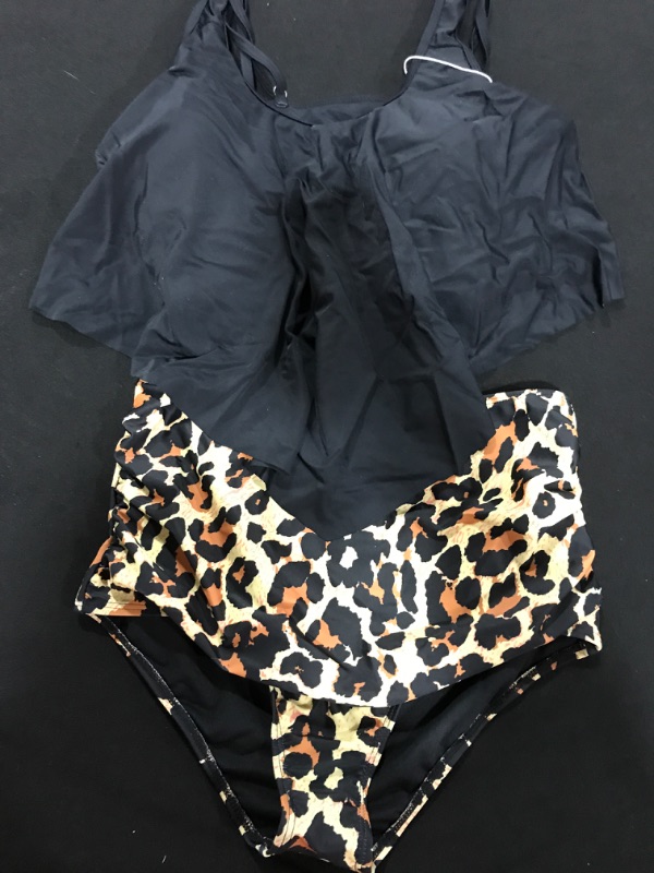 Photo 1 of [Size M] Women's 2 pc Swimsuit