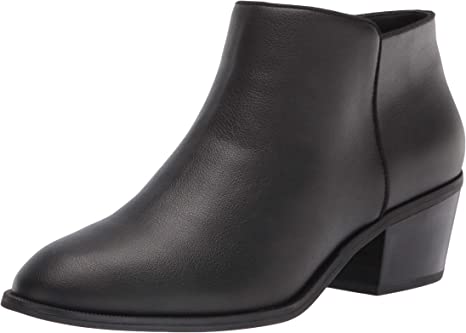 Photo 1 of Amazon Essentials Women's Ankle Boot size 9