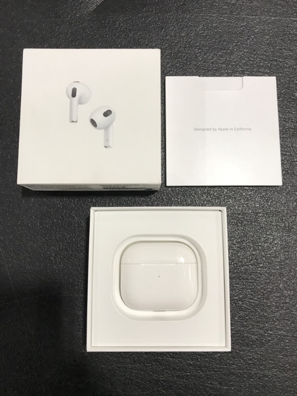 Photo 2 of Apple AirPods (3rd Generation) Wireless Earbuds with MagSafe Charging Case. Spatial Audio, Sweat and Water Resistant, Up to 30 Hours of Battery Life. Bluetooth Headphones for iPhone. PRIOR USE. MISSING 1 EARBUD. 