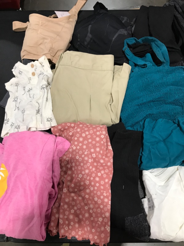 Photo 5 of ASSORTED LOT OF WOMEN'S, MEN'S & YOUTH CLOTHING & FASHION ITEMS. SIZES & STYLES VARY. NEW & PRIOR USE. 