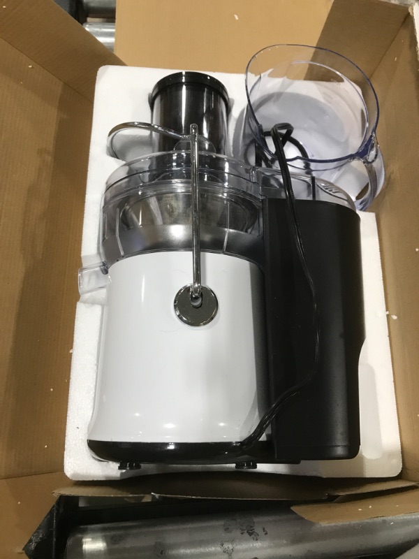 Photo 2 of 650W 3 Speeds Juicer Machines Vegetable and Fruit, Healnitor Centrifugal Juice Extractor with Big Mouth 3” Feed Chute, White