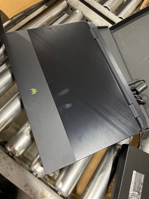 Photo 3 of Acer - Predator Helios 300 - 15.6" FHD 165Hz Gaming Laptop - Intel Core i7 - 16GB DDR5 - NVIDIA GeForce RTX 3060 - 512GB SSD (PARTS ONLY! SCREEN DOES NOT TURN ON)
