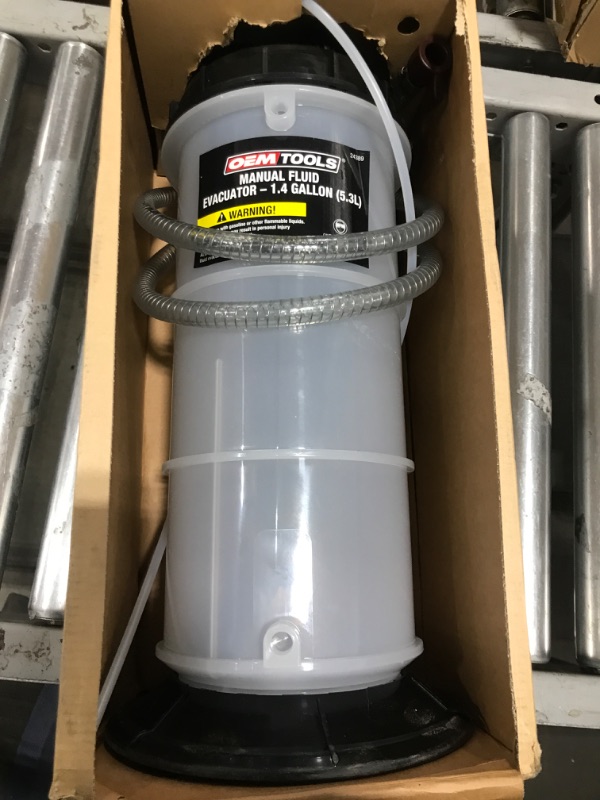 Photo 2 of OEMTOOLS 24389 5.6 Quarts (1.4 Gallons) Manual Fluid Extractor, Fluid Extractor Pump, Oil Extractor Vacuum, Auto Oil Extractor 5.3 Liter