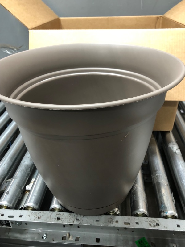 Photo 2 of ** NEW *** The HC Companies Eclipse Planter, 16"x16"x14.5", Cappuccino Color Cappuccino 16"