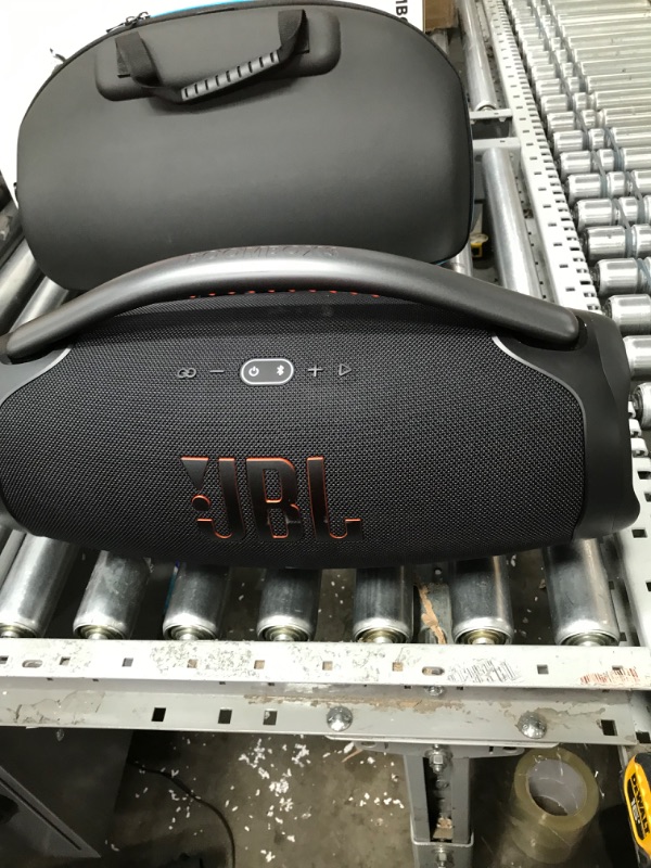 Photo 1 of JBL Flip 6 - Portable Bluetooth Speaker, Powerful Sound and deep bass, IPX7 Waterproof, 12 Hours of Playtime- Black (Renewed)
