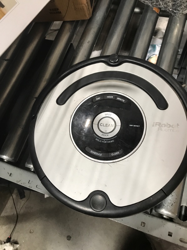 Photo 2 of **USED**
iRobot Roomba 621 Robot Vacuum - Good for Pet Hair, Carpets, Hard Floors, Self-Charging