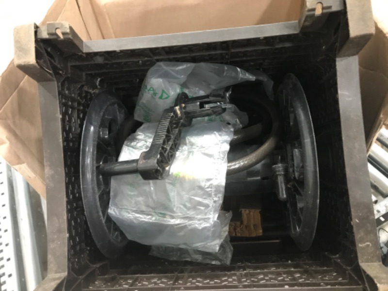 Photo 6 of **USED AND DIRTY**
Suncast CPLSMW200 SMW200 Hose Reel