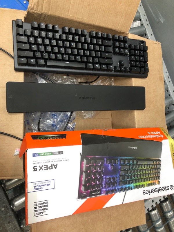 Photo 3 of **MULTI-COLORED FUCNTION DOESNT WORK**
SteelSeries USB Apex 5 Hybrid Mechanical Gaming Keyboard – Per-Key RGB Illumination – Aircraft Grade Aluminum Alloy Frame – OLED Smart Display (Hybrid Blue Switch)
