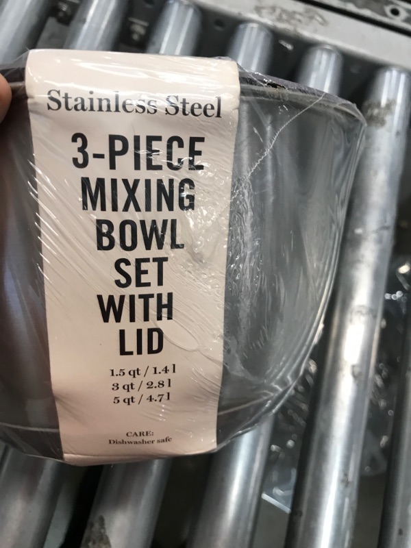 Photo 6 of ****BRAND NEW****
MARTHA STEWART Rhinewell Mirror Polish 3 Piece Stainless Steel Mixing Bowls with Lid and Non-Slip Base - Grey
