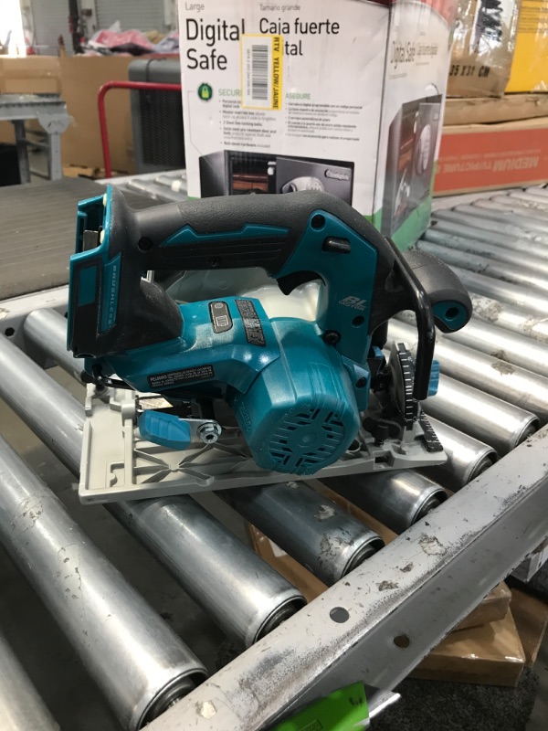 Photo 2 of Makita XSH03Z 18V LXT® Lithium-Ion Brushless Cordless 6-1/2" Circular Saw, Tool Only
