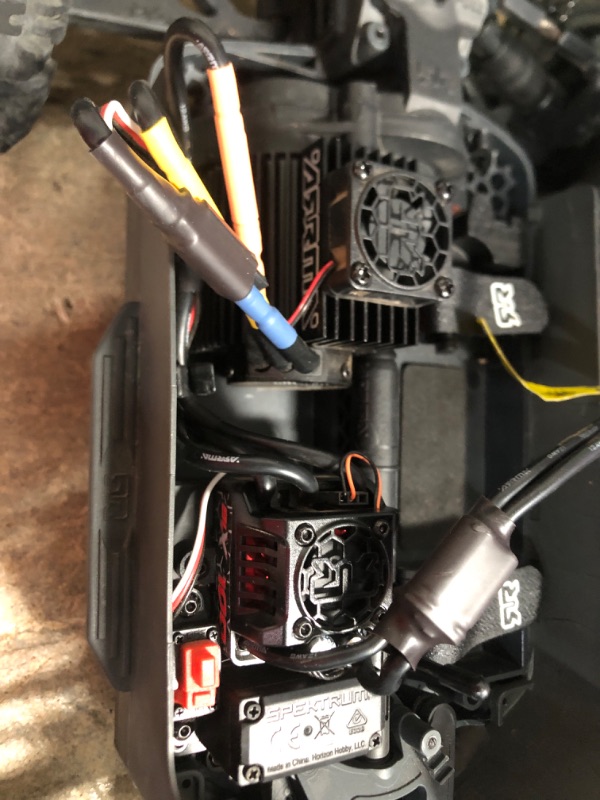 Photo 5 of **LIKE NEW** ARRMA 1/10 Granite 4X4 V3 3S BLX Brushless Monster RC Truck RTR (Transmitter and Receiver Included, Batteries and Charger Required), Green
