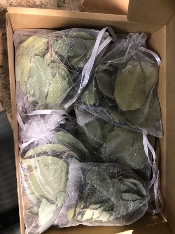 Photo 2 of 5 Set Dried Eucalyptus Lavender Shower Bath Pouches Eucalyptus Leaves Sachet Bags for Shower Preserved Natural Real Eucalyptus Leaves Lavender for Relaxation and Anxiety Relief
set of 2