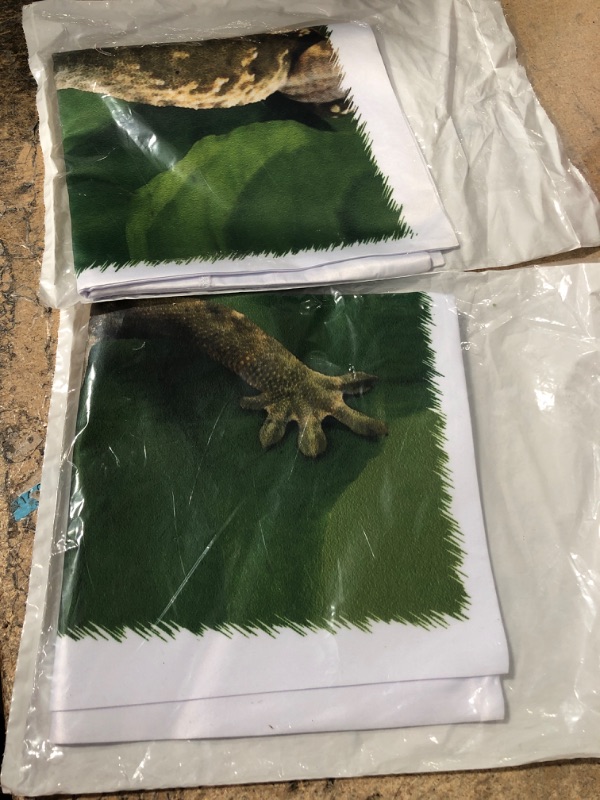 Photo 2 of 3D Rose New Caledonian Crested Gecko Lizard-Na02 Mpr0086-Maresa Pryor Design Pillowcase, 16" x 16" pack of 2