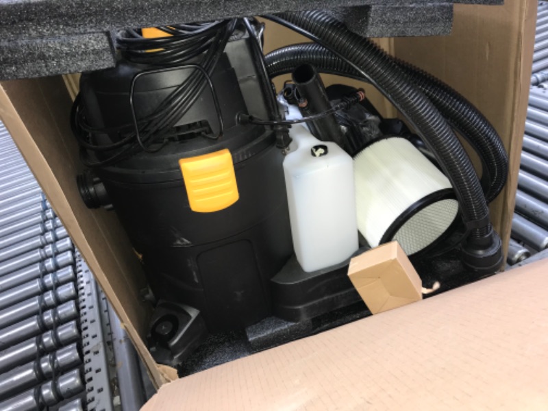 Photo 4 of *PARTS ONLY//TESTED NO POWER ON/NONFUNCTIONAL** Vacmaster VK609PFR 0201 6 Gallon 5.5 Peak HP 3-in-1 Wet/Dry/Upholstery Shampoo Vacuum Cleaner with Dust Bag 3 Pack