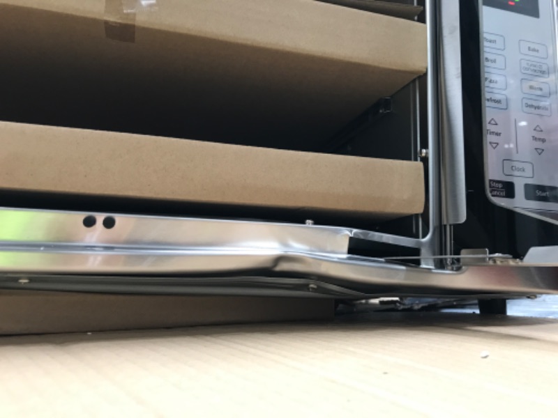 Photo 1 of **BOTTOM RIGHT SIDE OF TOASTER OVEN IS DENTED , SEE PHOTO***
Oster Convection Oven, 8-in-1 Countertop Toaster Oven, XL Fits 2 16" Pizzas, Stainless Steel French Door