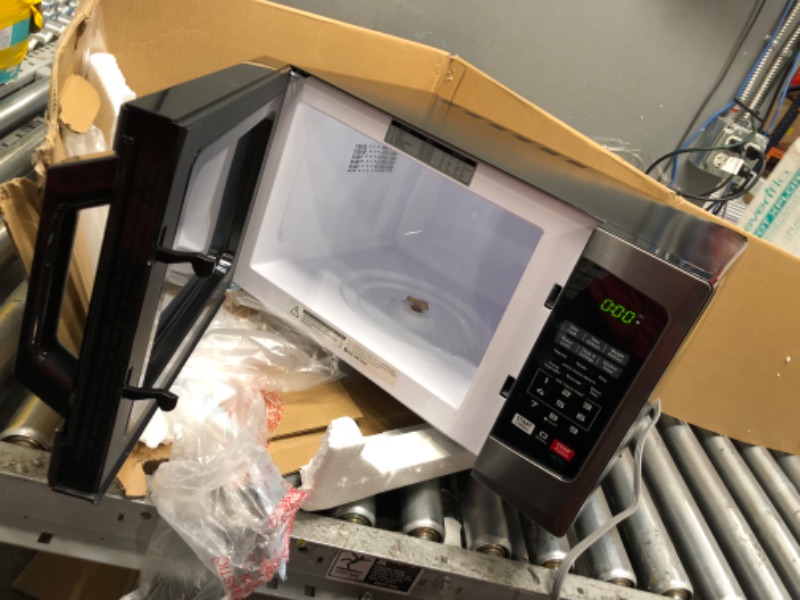 Photo 1 of **BACK RIGHT CORNER IS DENTED SEE PHOTO**
TOSHIBA EM925A5A-BS Countertop Microwave Oven, 0.9 Cu Ft With 10.6 Inch Removable Turntable, 900W, 6 Auto Menus, Mute Function & ECO Mode, Child Lock, LED Lighting, Black Stainless Steel