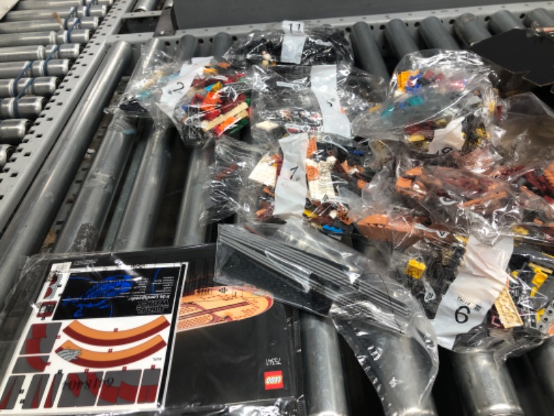 Photo 2 of *BOX DAMAGED* LEGO Star Wars Luke Skywalker’s Landspeeder 75341 Collectible Building Display Set for Adult Fans of Star Wars (1,890 Pieces) Standard Packaging