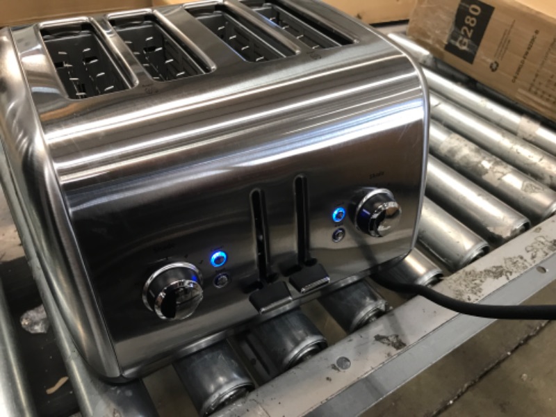 Photo 2 of **NEW**  4-Slice Toaster With Manual High-Lift Lever