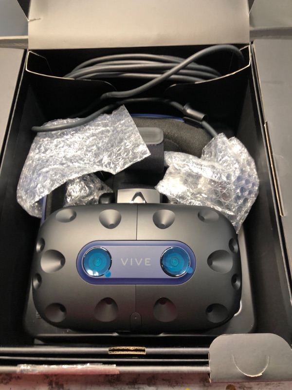 Photo 11 of HTC VIVE Pro 2 Virtual Reality System
