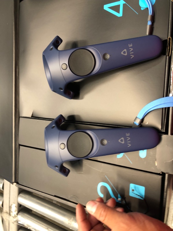 Photo 6 of HTC VIVE Pro 2 Virtual Reality System
