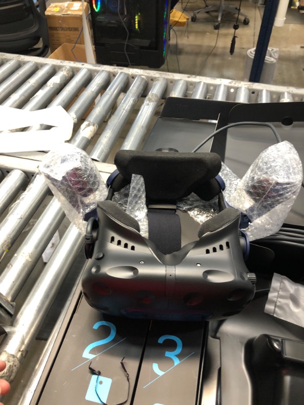 Photo 15 of HTC VIVE Pro 2 Virtual Reality System
