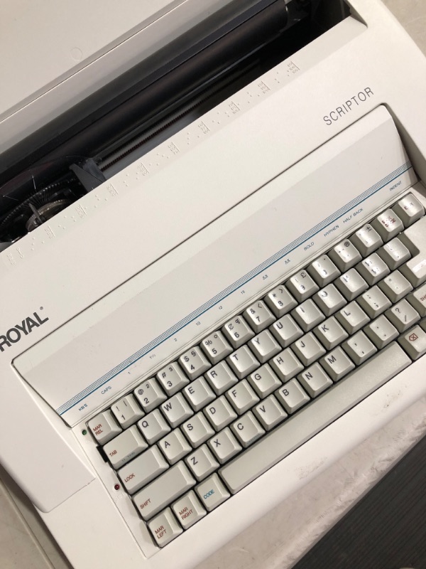 Photo 6 of **item damaged**see images**
Royal 69149V Scriptor Typewriter

