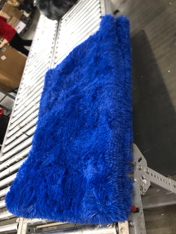 Photo 1 of 6.5' X 4' BLUE FUZZY AREA RUG