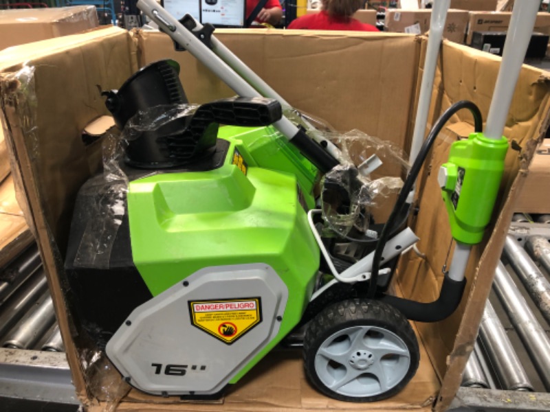 Photo 4 of Greenworks 40V 16 inch Cordless Snow Thrower, 5Ah Battery and Charger Included, SN40B410