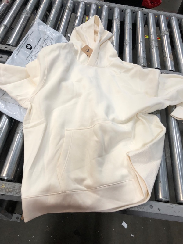 Photo 1 of Amazon Essentials Men's Hooded Fleece Sweatshirt
Color: Off-white
XL