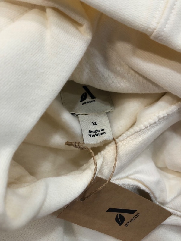 Photo 1 of Amazon Essentials Men's Hooded Fleece Sweatshirt
Color: Off-white
XL