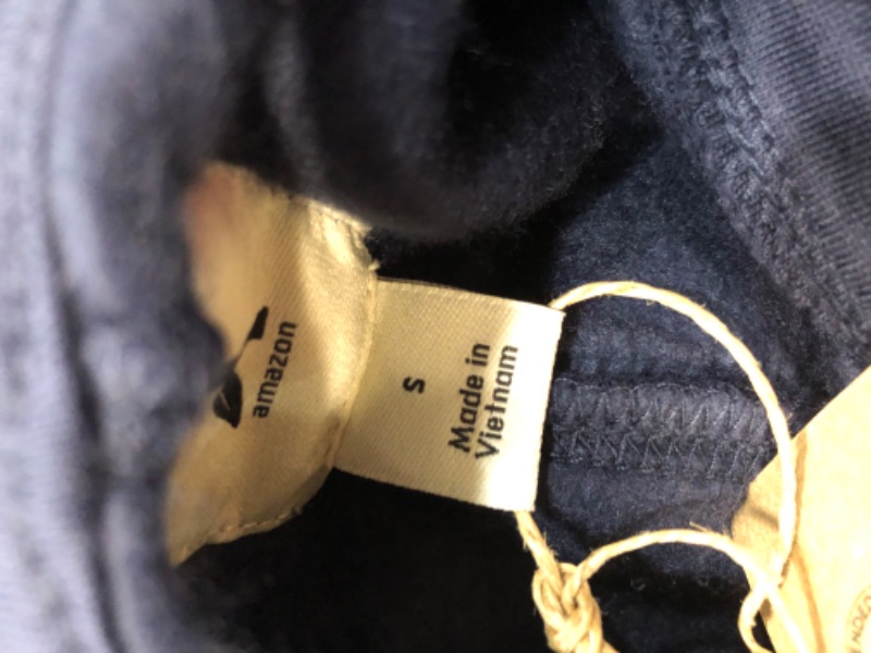 Photo 1 of Amazon Essentials Men's Hooded Fleece Sweatshirt
Color: Navy
Size :Small