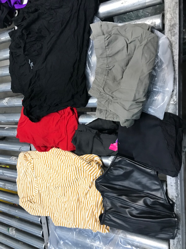 Photo 1 of 7 pcs assorted womens clothing bundle