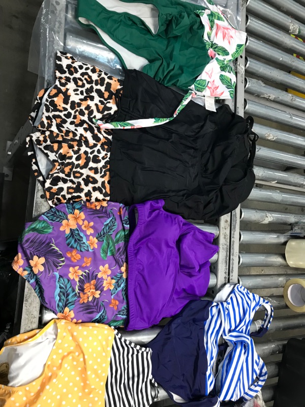 Photo 1 of 5 pcs assorted womens swimwear