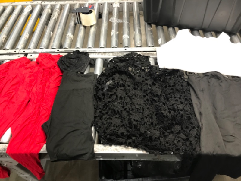 Photo 1 of 6 pcs assorted womens clothing sizes vary