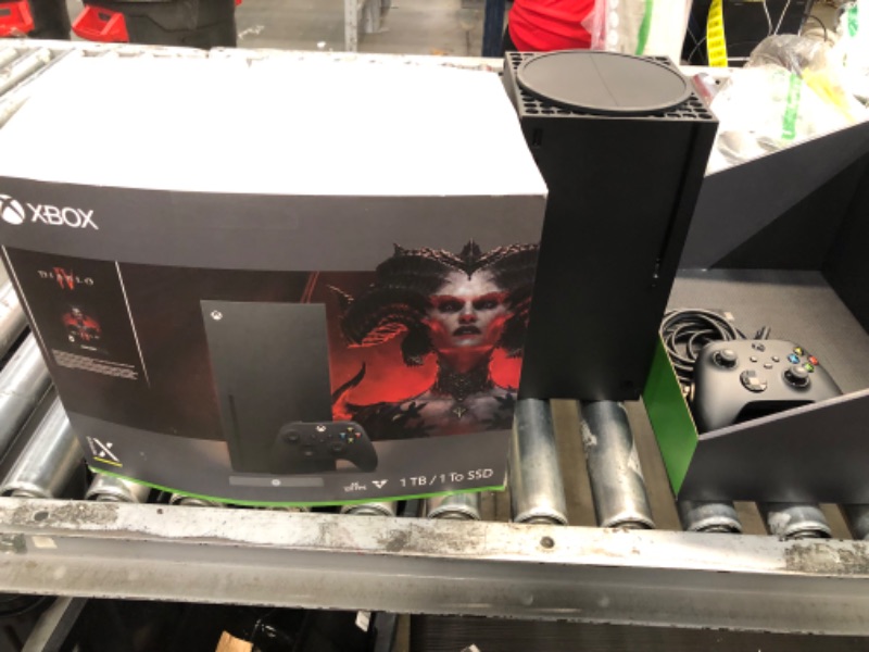 Photo 2 of Xbox Series X – Diablo® IV Bundle