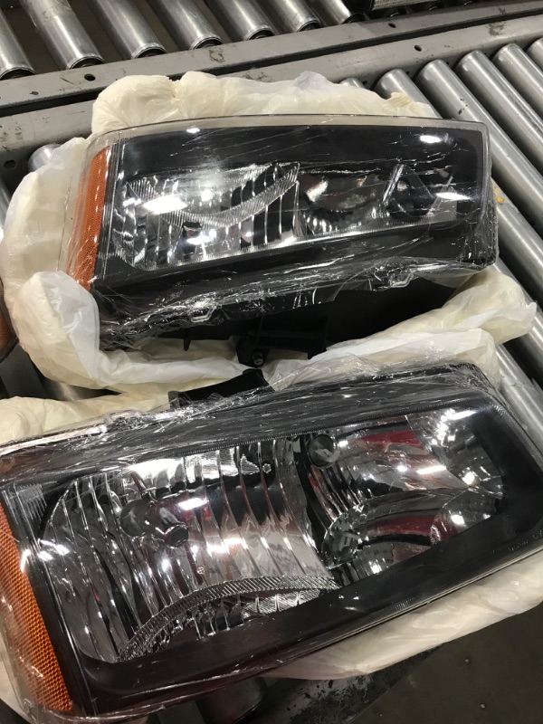 Photo 2 of 2003-2006 CHEVROLET SILVERADO HEADLIGHT P/N CV10089-B HEADLAMP 1500/2500/3500 RH
