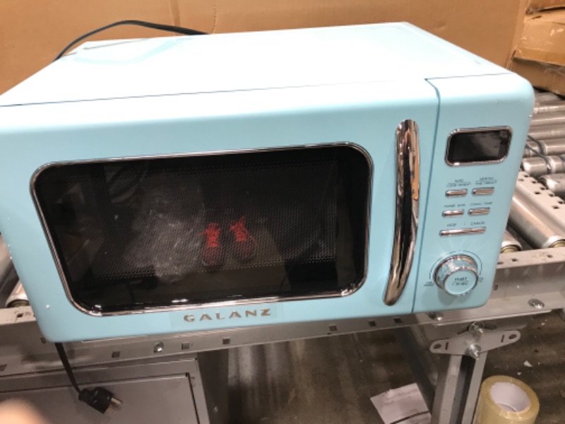 Photo 2 of 0.9 cu. ft. 900-Watt Retro Countertop Microwave in Blue