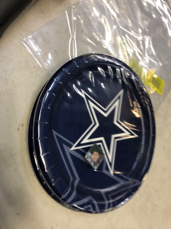 Photo 2 of 2-8ct Dallas Cowboys Paper Plates