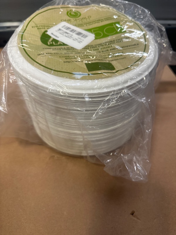 Photo 2 of 125 COUNT 7" inch Round Disposable eco-friendly Sugarcane Paper Plates