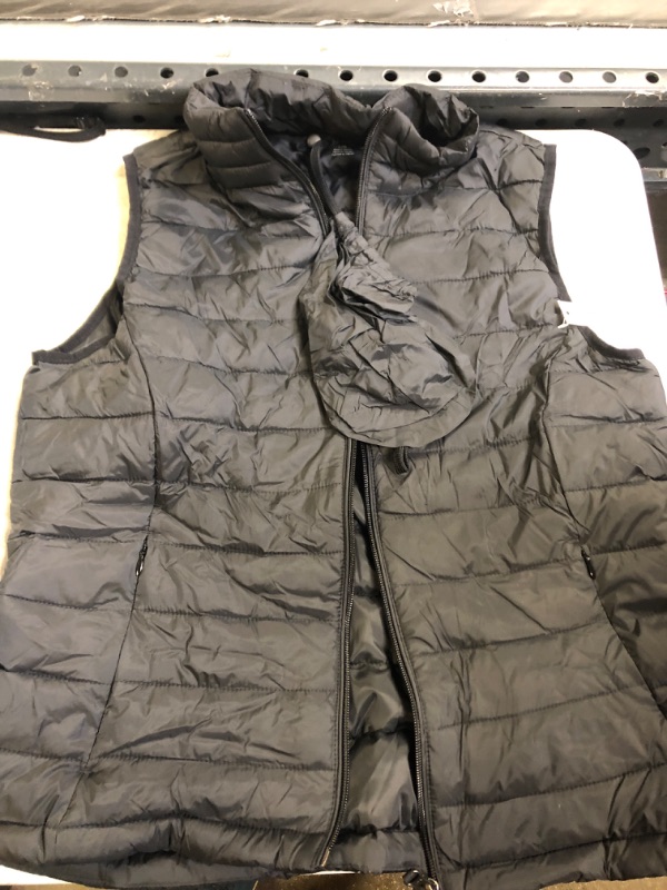 Photo 1 of Amazon Essentials Women's Lightweight Water-Resistant Packable Puffer Vest SIZE L
