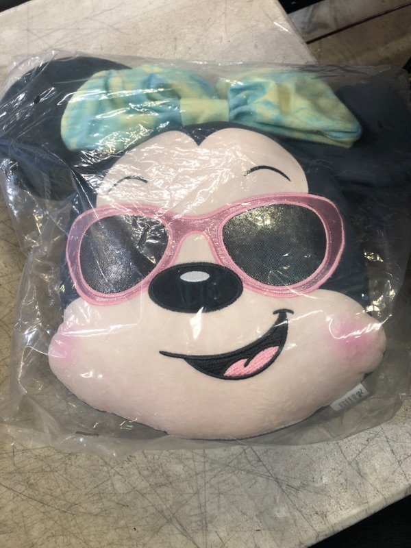 Photo 2 of Disney Street Beach 13.5-Inch Character Head Plush Minnie Mouse, Officially Licensed Kids Toys for Ages 2 Up, Gifts and Presents, Amazon Exclusive