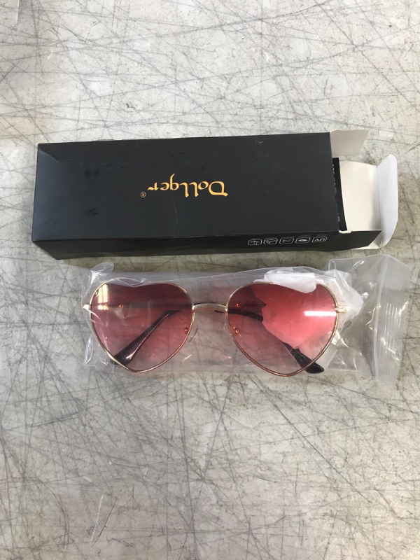 Photo 2 of Dollger Red Heart Shape Sunglasses for Women Metal Fame Party Favor Rose Red Gradient Lens+gold Frame