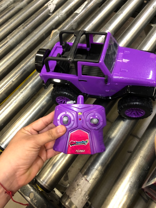 Photo 3 of Jada Toys GIRLMAZING Jeep R/C Vehicle (1:16 Scale), Purple