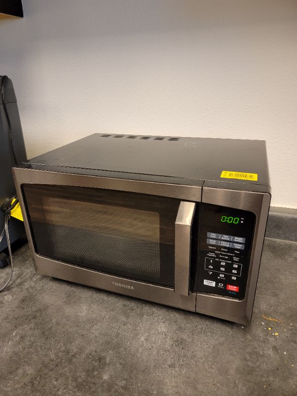 Photo 1 of Toshiba Microwave 