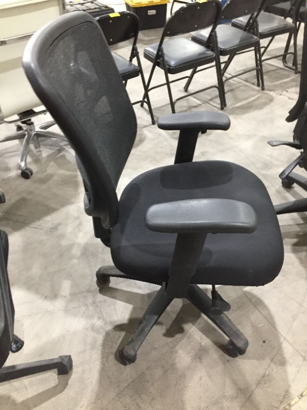 Photo 2 of black mesh back office chair 