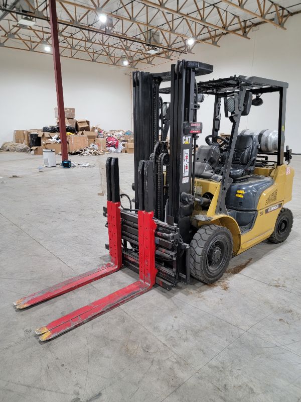 Photo 4 of Caterpillar Model GP25N 5,000LBS Dual Pallet Forklift