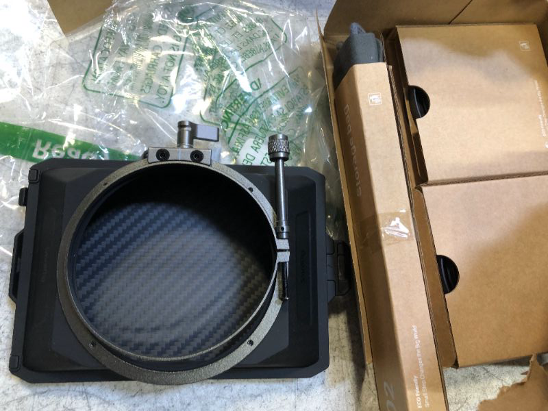 Photo 1 of SmallRig Mini Matte Box Lite, DSLR Matte Box with Carbon Fiber Top Flag, for 67mm/72mm/77mm/82mm/95mm Lenses, for 4x5.65 Filter/Circular Filter - 3575